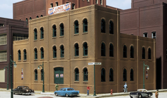 Arched Window Industrial Building - HO Scale Kit