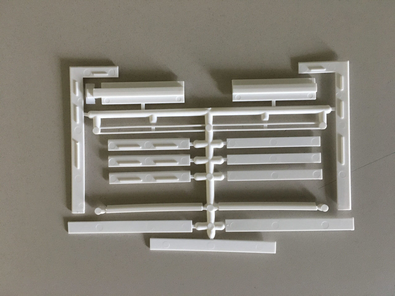 N Roof Ridge and Corner Trim Sprue