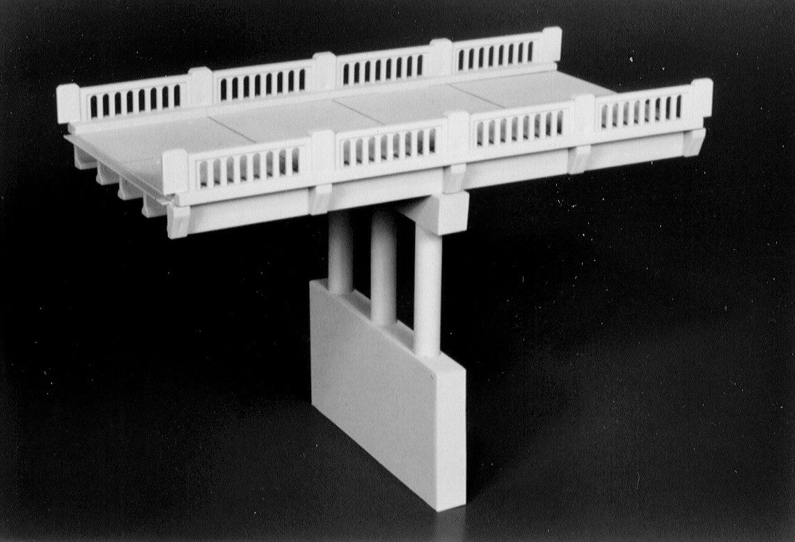 102 HO Early 50′ Highway Overpass w/Pier